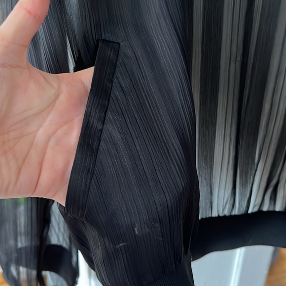 Zara see trou lights jackets black color - Picture 4 of 9